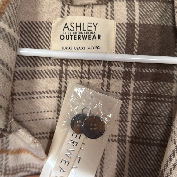 Women’s Shacket - Picture 3 of 4